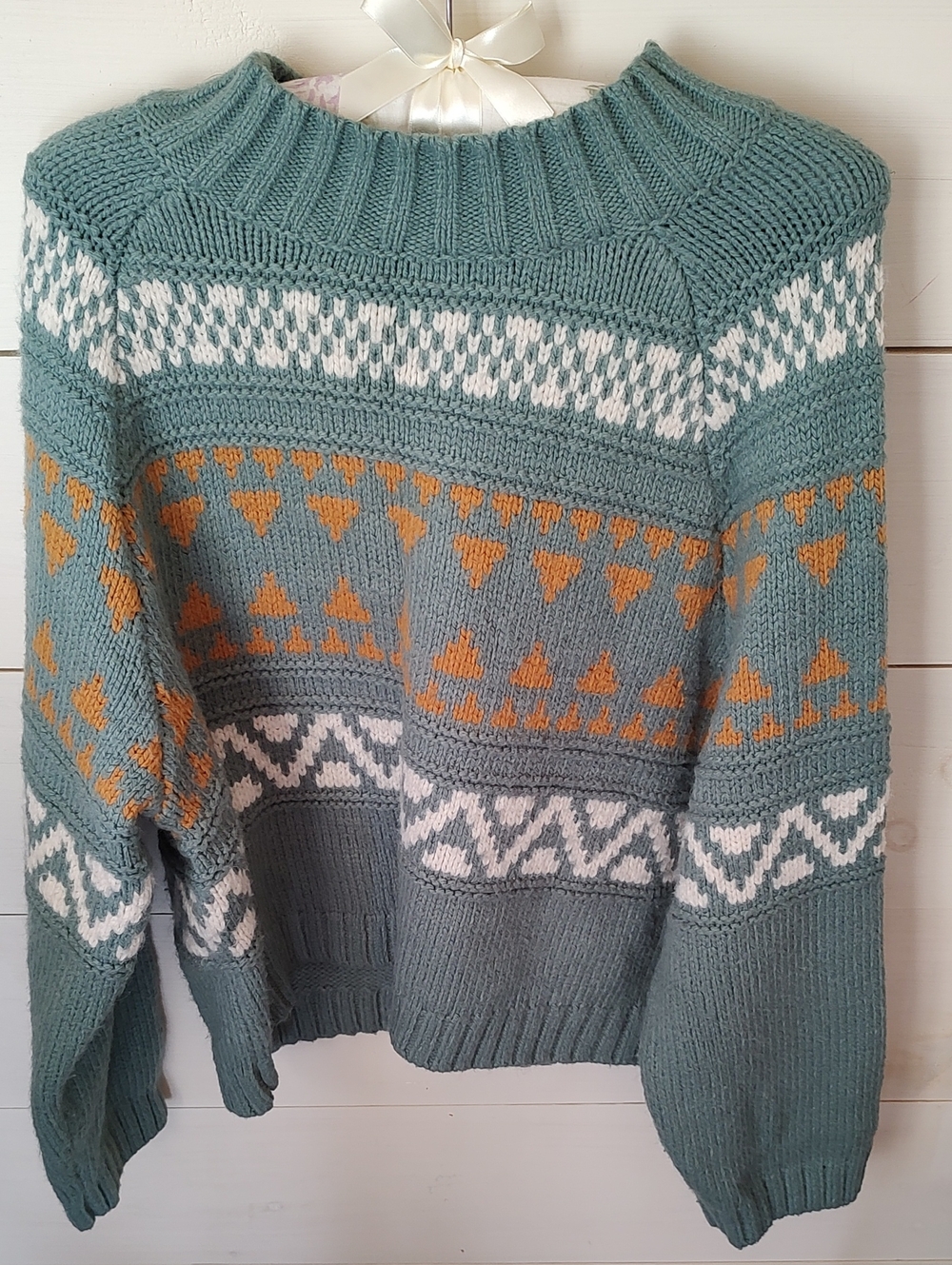 Universal Thread Green Crewneck Sweater with Ivory & Mustard Pattern. XL